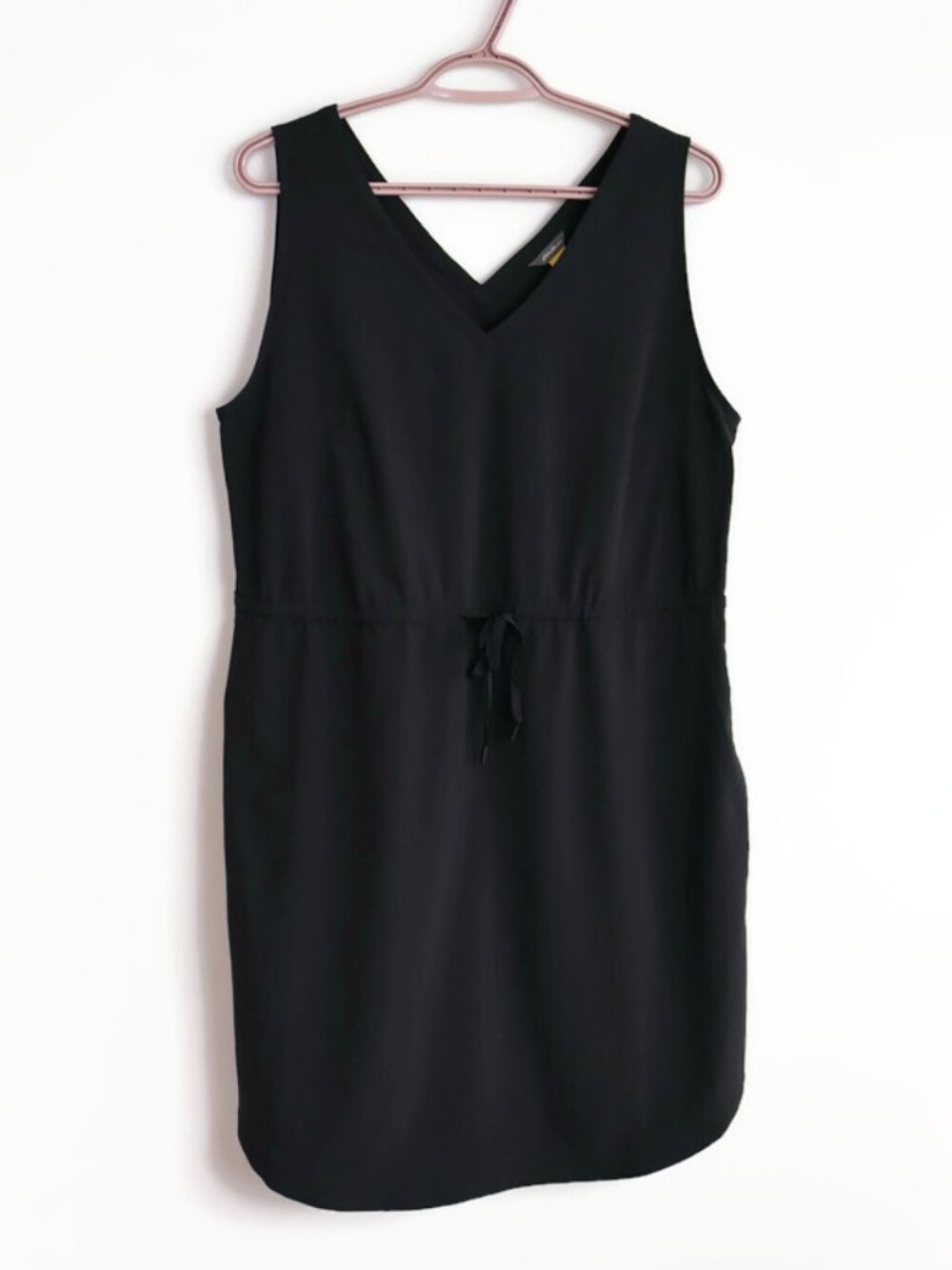 Size L - Eddie Bauer Black Sleeveless V-Neck Drawstring Athletic Dress - Pockets